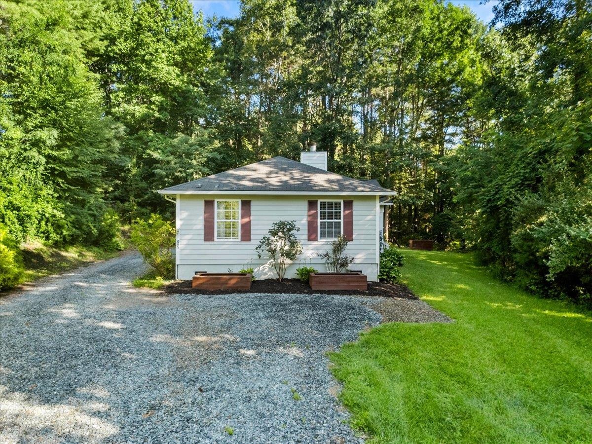 2271 Ridgeview Road NW Floyd VA 24091
