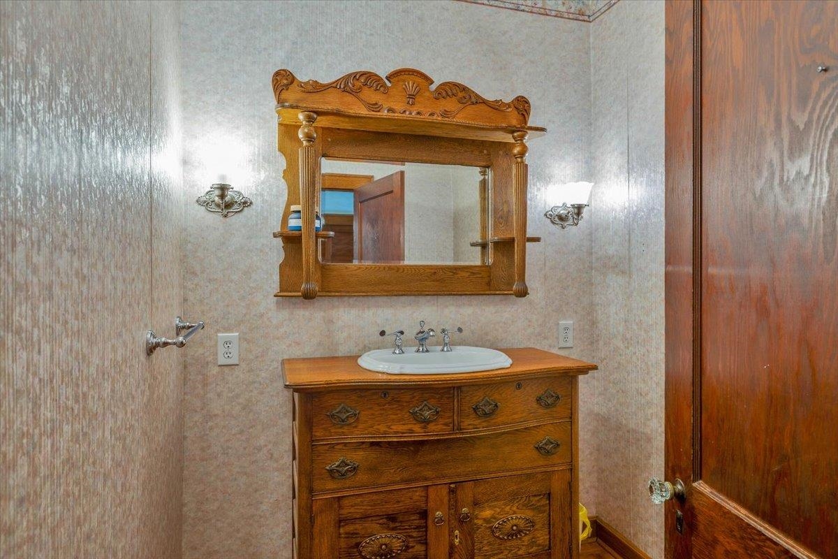 350 Riverside Avenue Narrows VA 24124