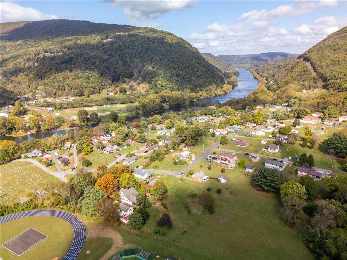 350 Riverside Avenue Narrows VA 24124