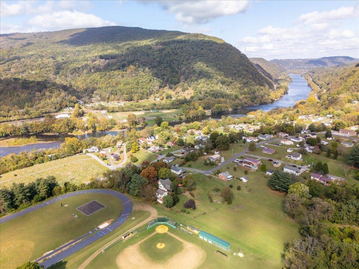 350 Riverside Avenue Narrows VA 24124