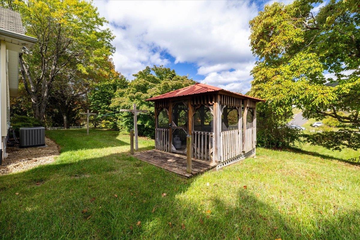 350 Riverside Avenue Narrows VA 24124