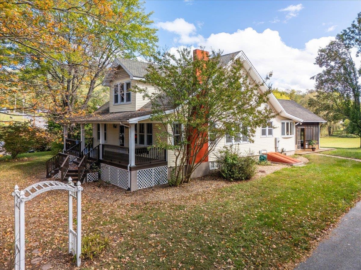 350 Riverside Avenue Narrows VA 24124