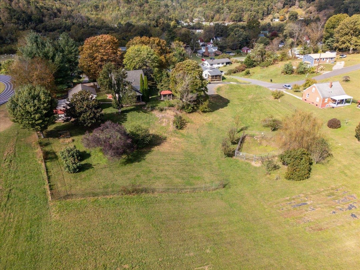 350 Riverside Avenue Narrows VA 24124