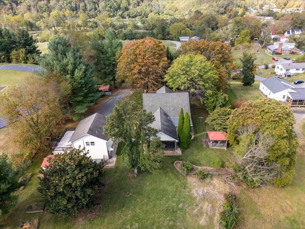 350 Riverside Avenue Narrows VA 24124