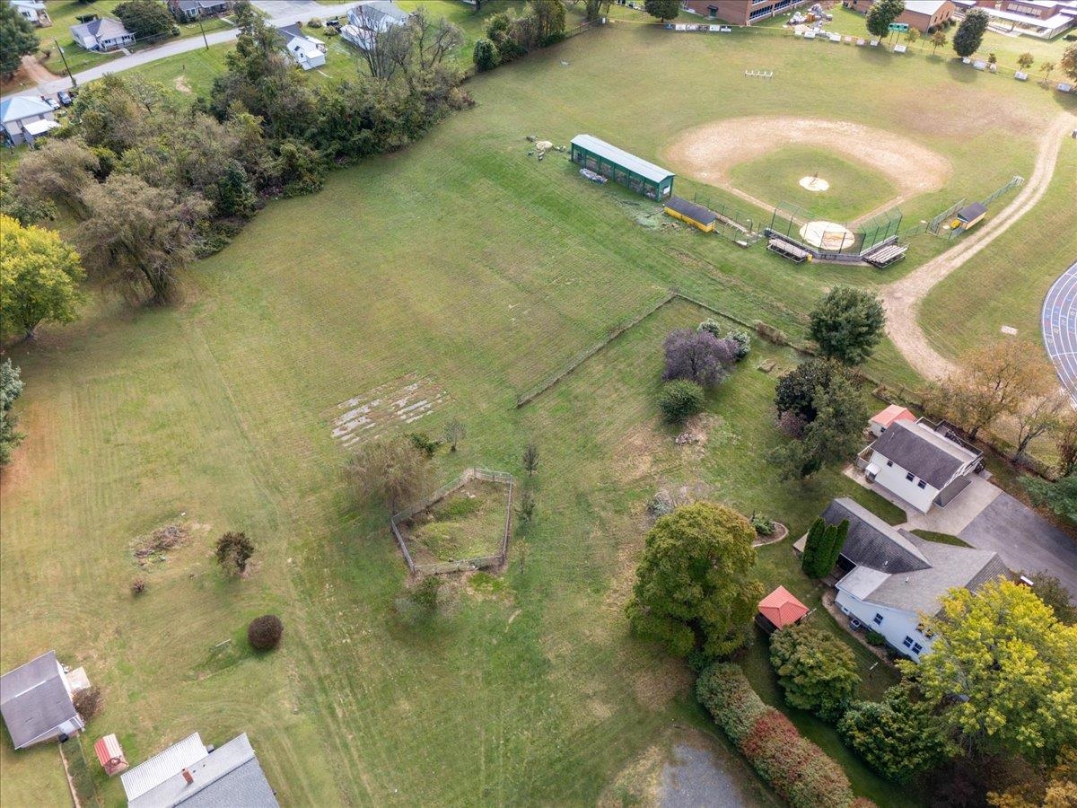 350 Riverside Avenue Narrows VA 24124