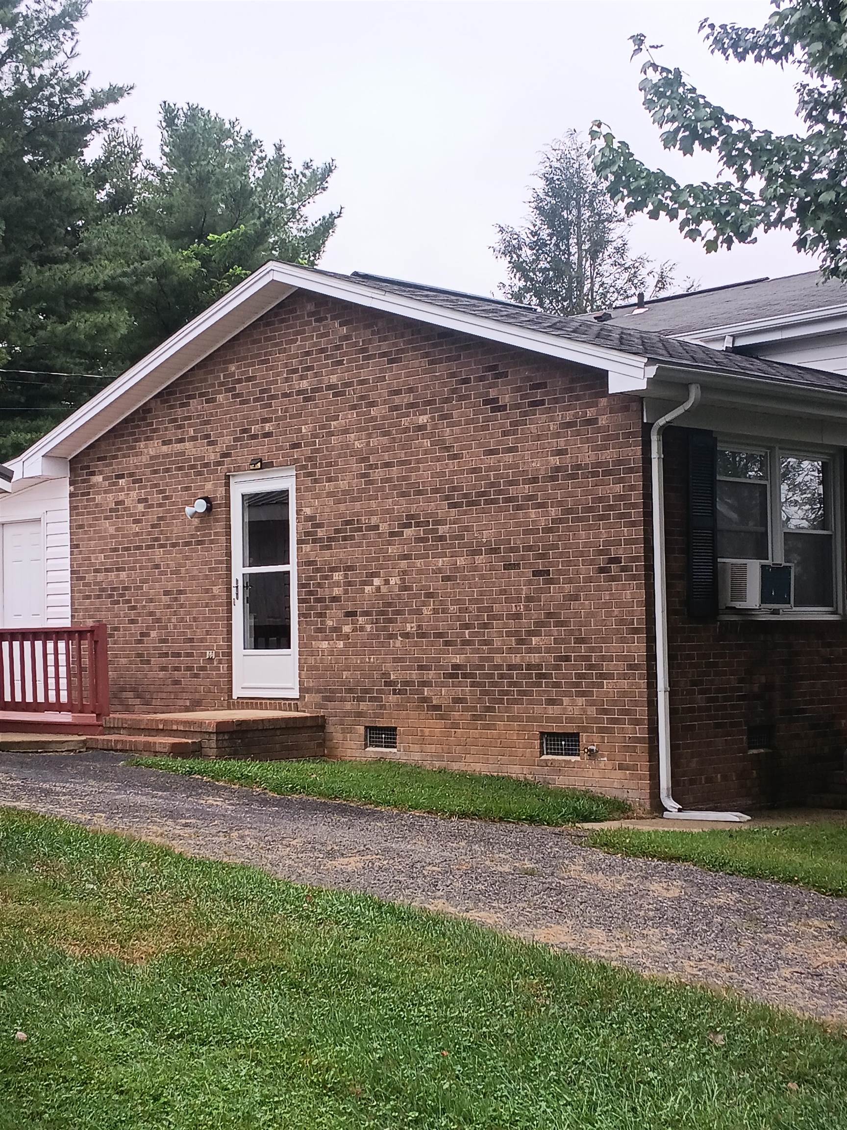 127 Greenview Ln Lane Hillsville VA 24343