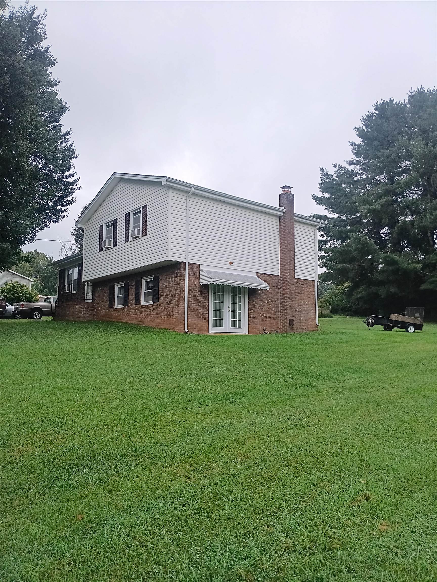 127 Greenview Ln Lane Hillsville VA 24343