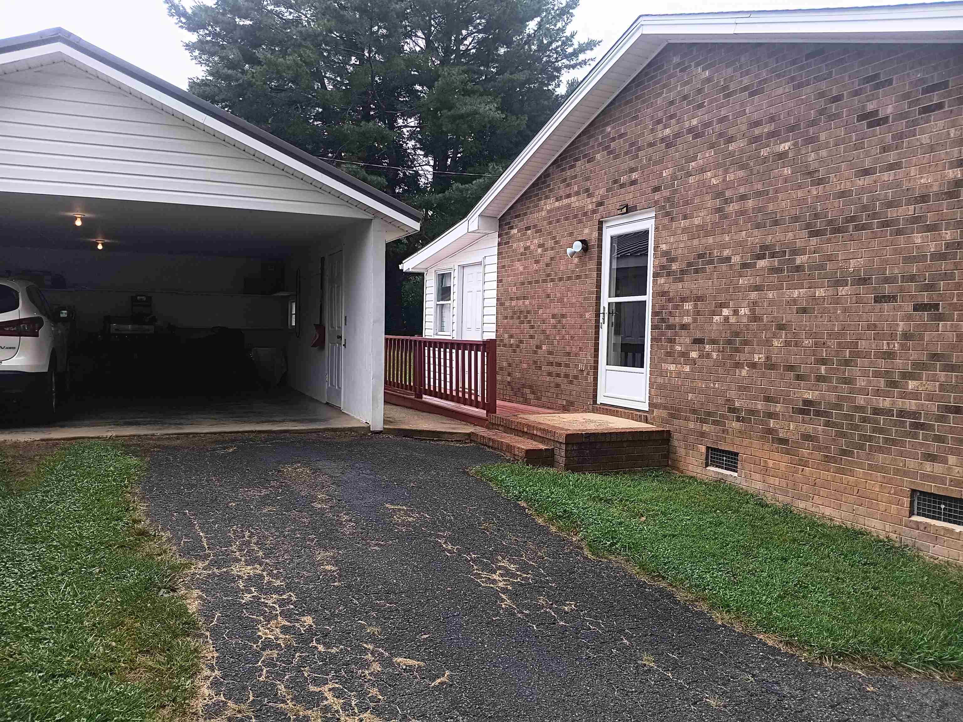 127 Greenview Ln Lane Hillsville VA 24343