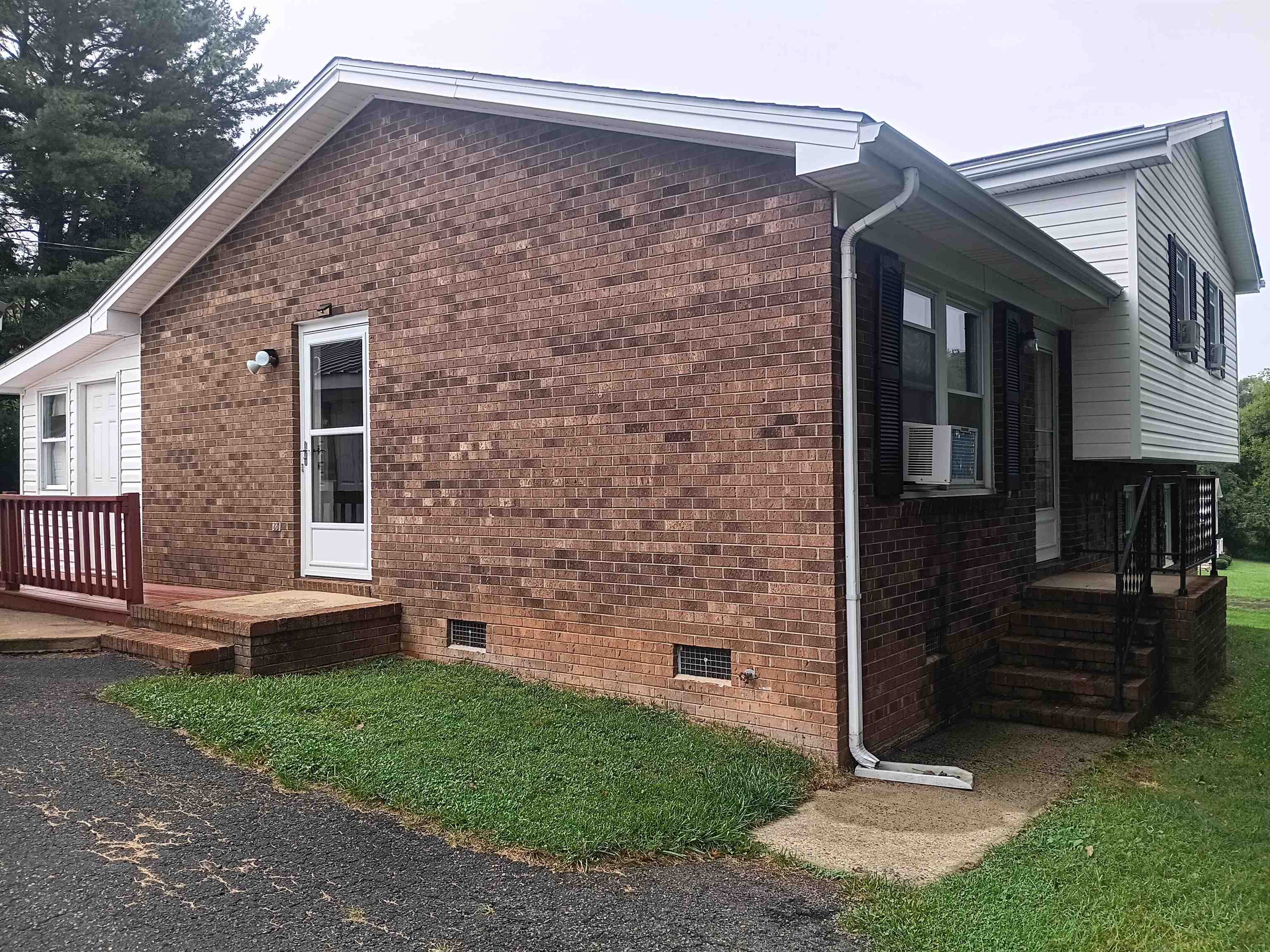 127 Greenview Ln Lane Hillsville VA 24343