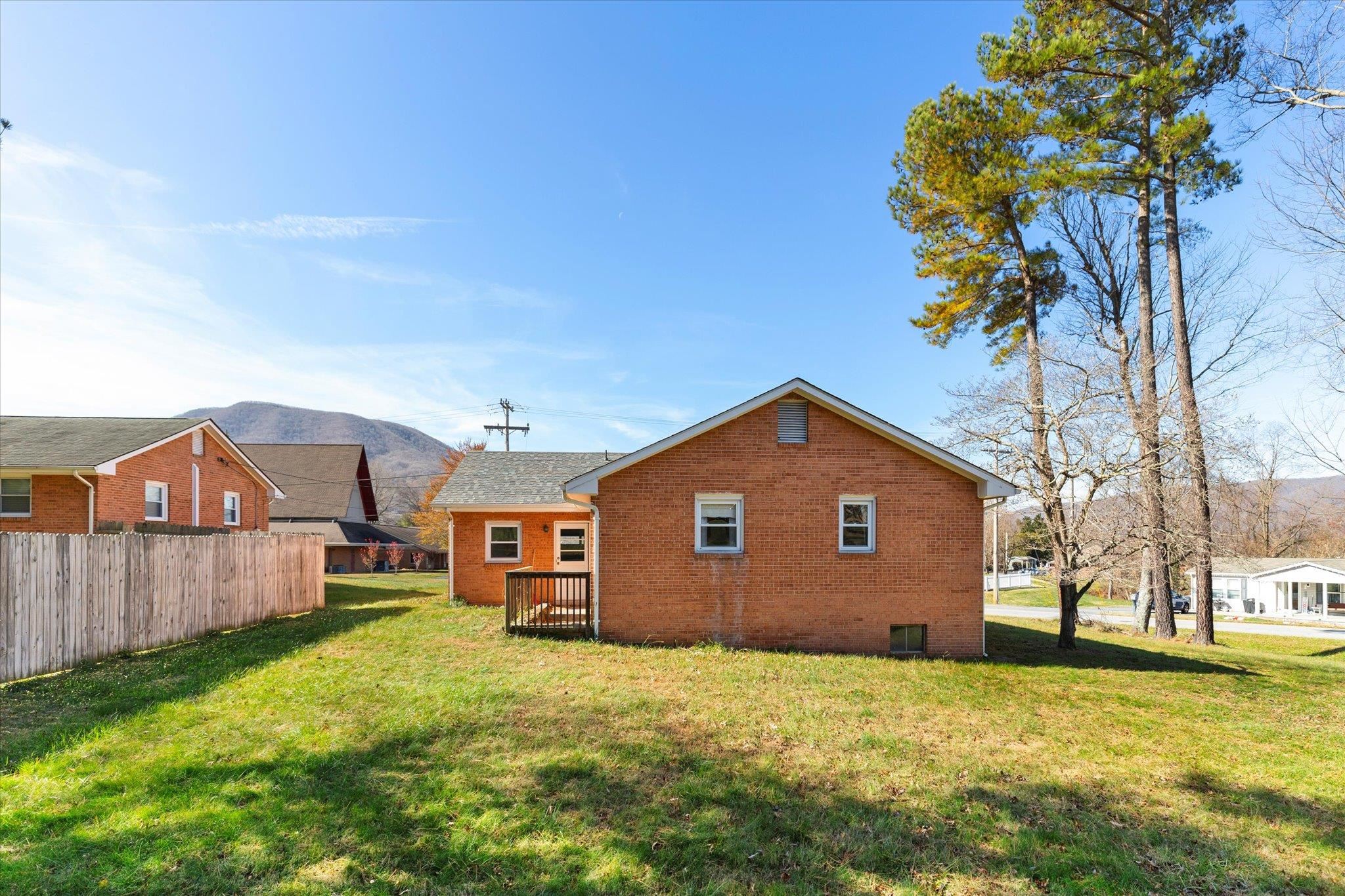 408 Hale Street Pearisburg VA 24134