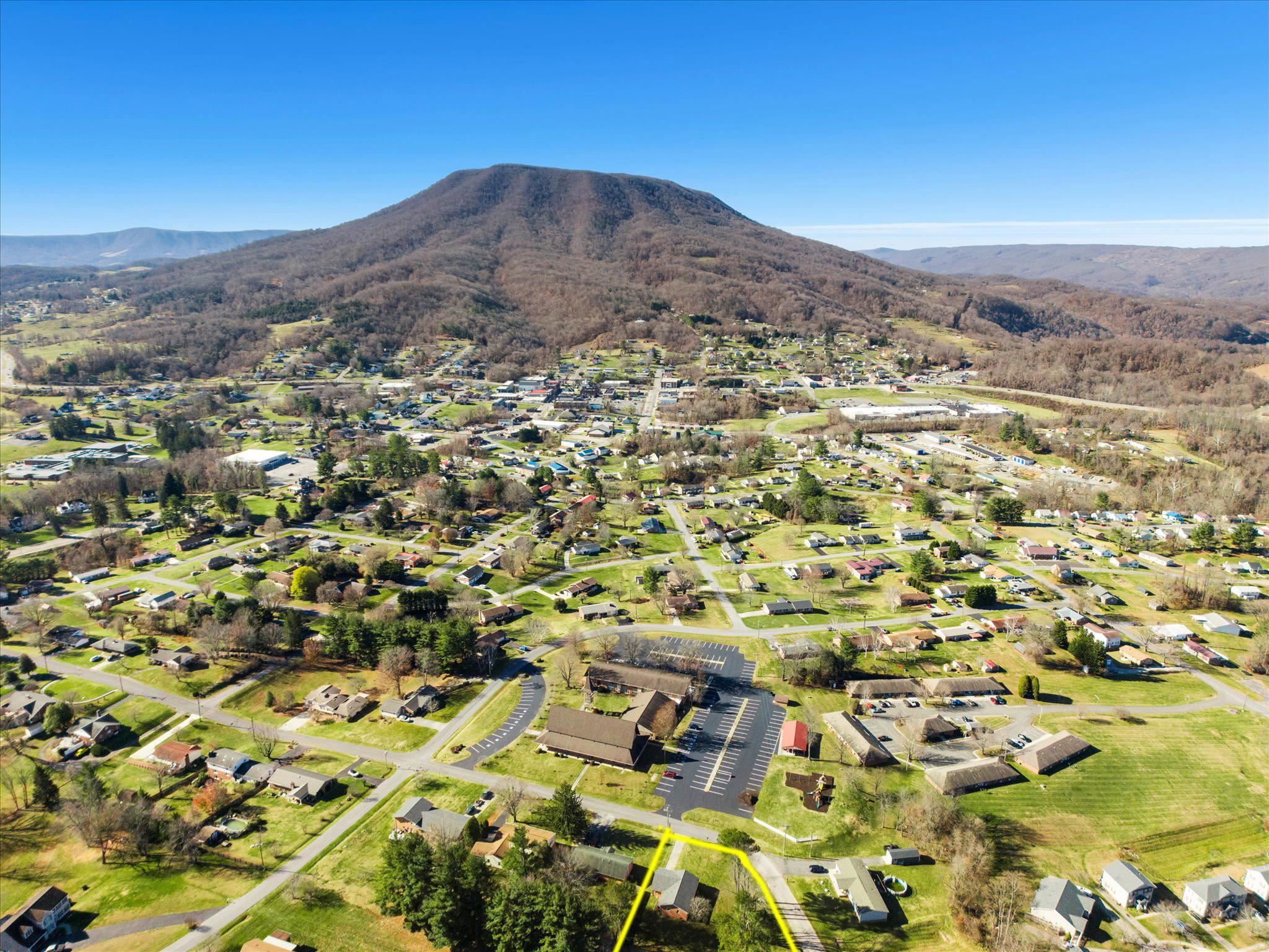 408 Hale Street Pearisburg VA 24134