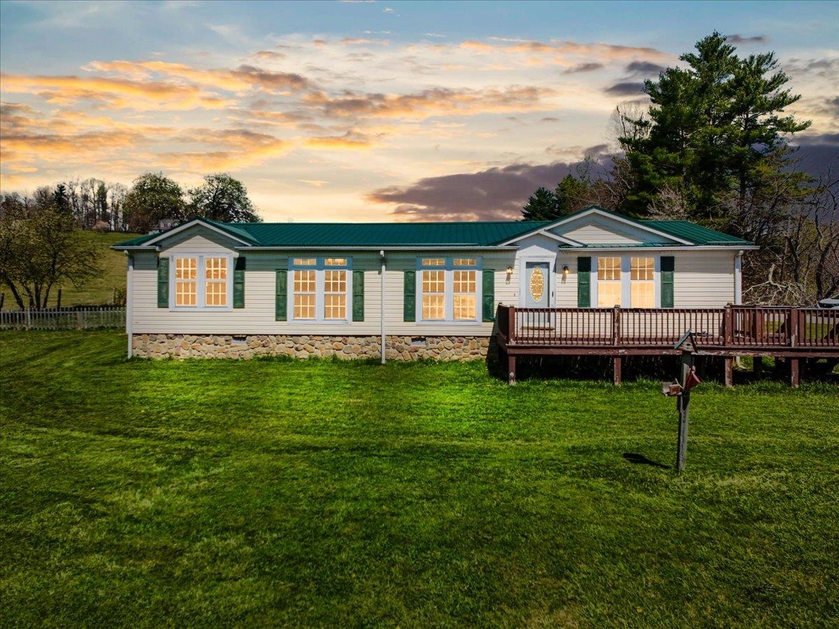 1475 Daniels Run Road NE Check VA 24072