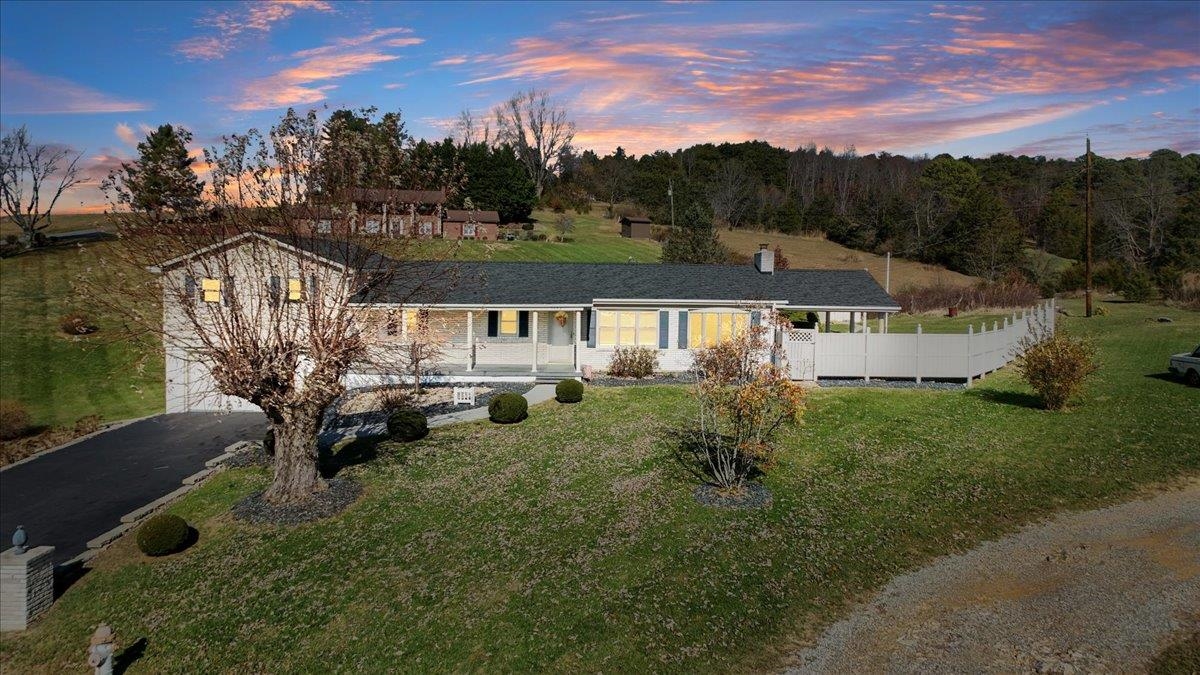 5522 Thornspring Heights Lane Pulaski VA 24301