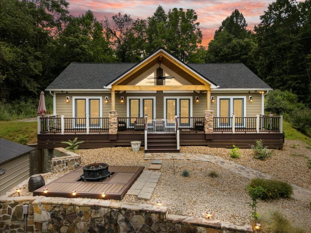 3067 Julia Simpkins Road Hiwassee VA 24347