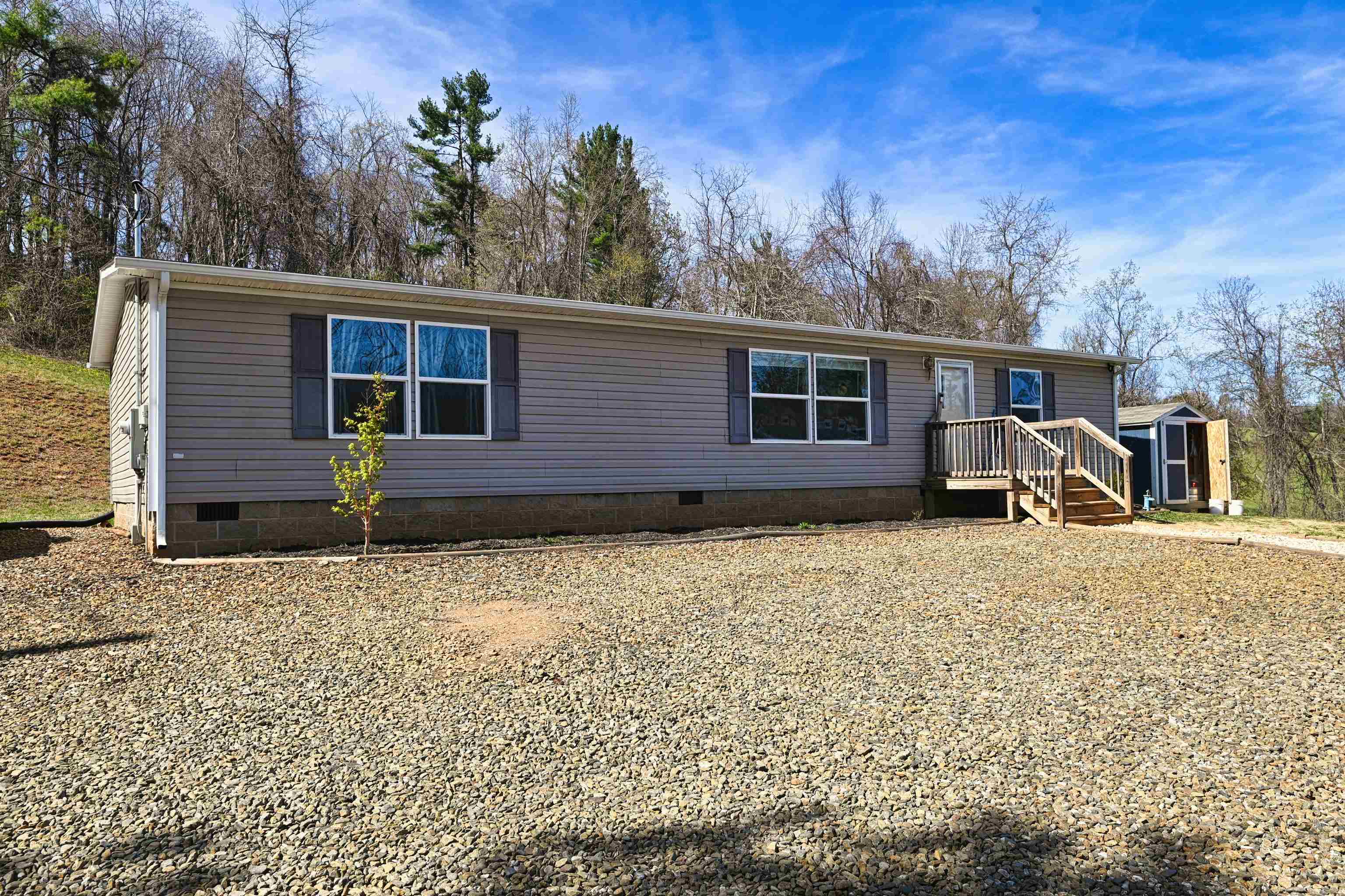 3767 Franklin Pike SE Floyd VA 24091