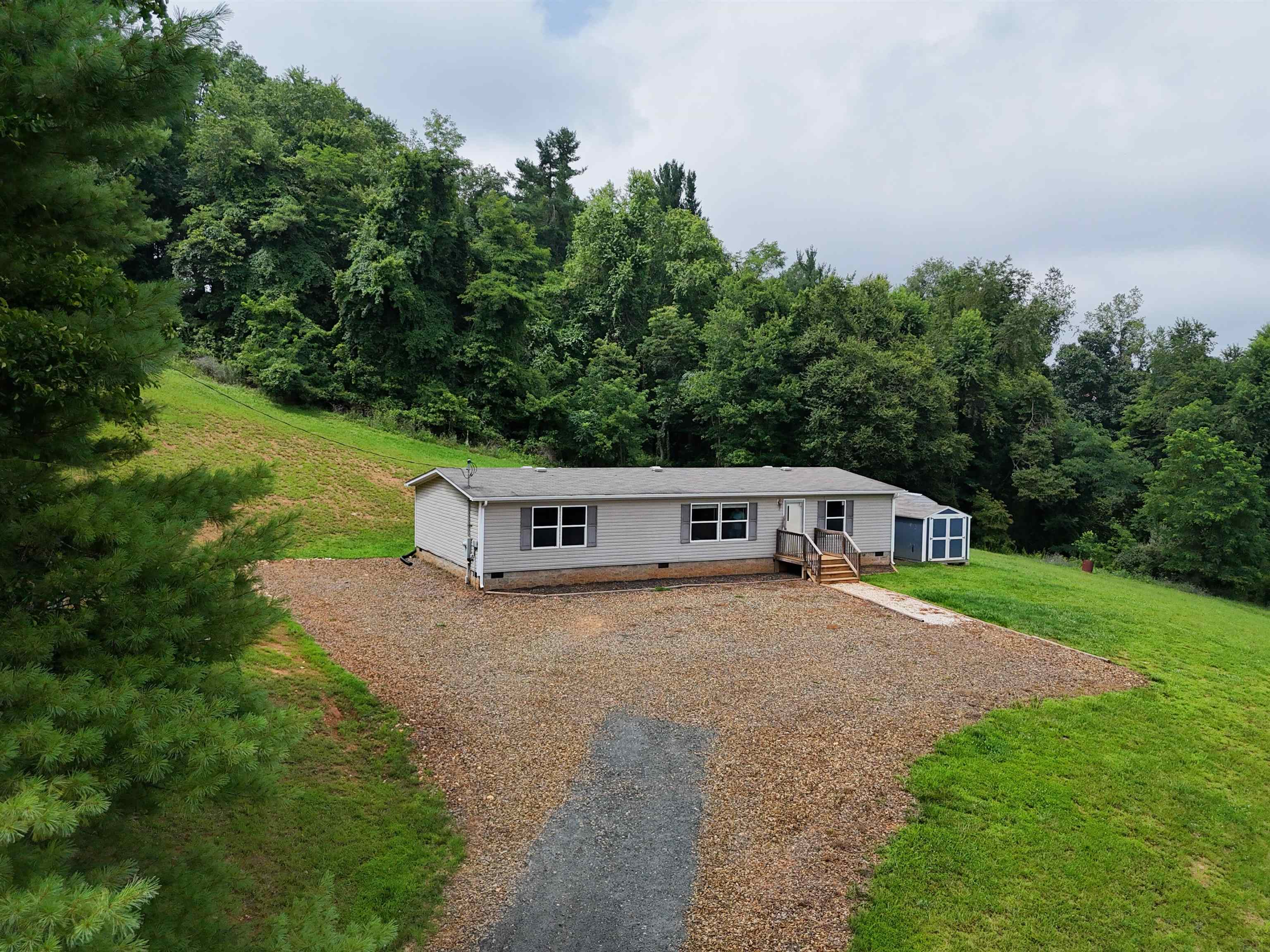 3767 Franklin Pike SE Floyd VA 24091
