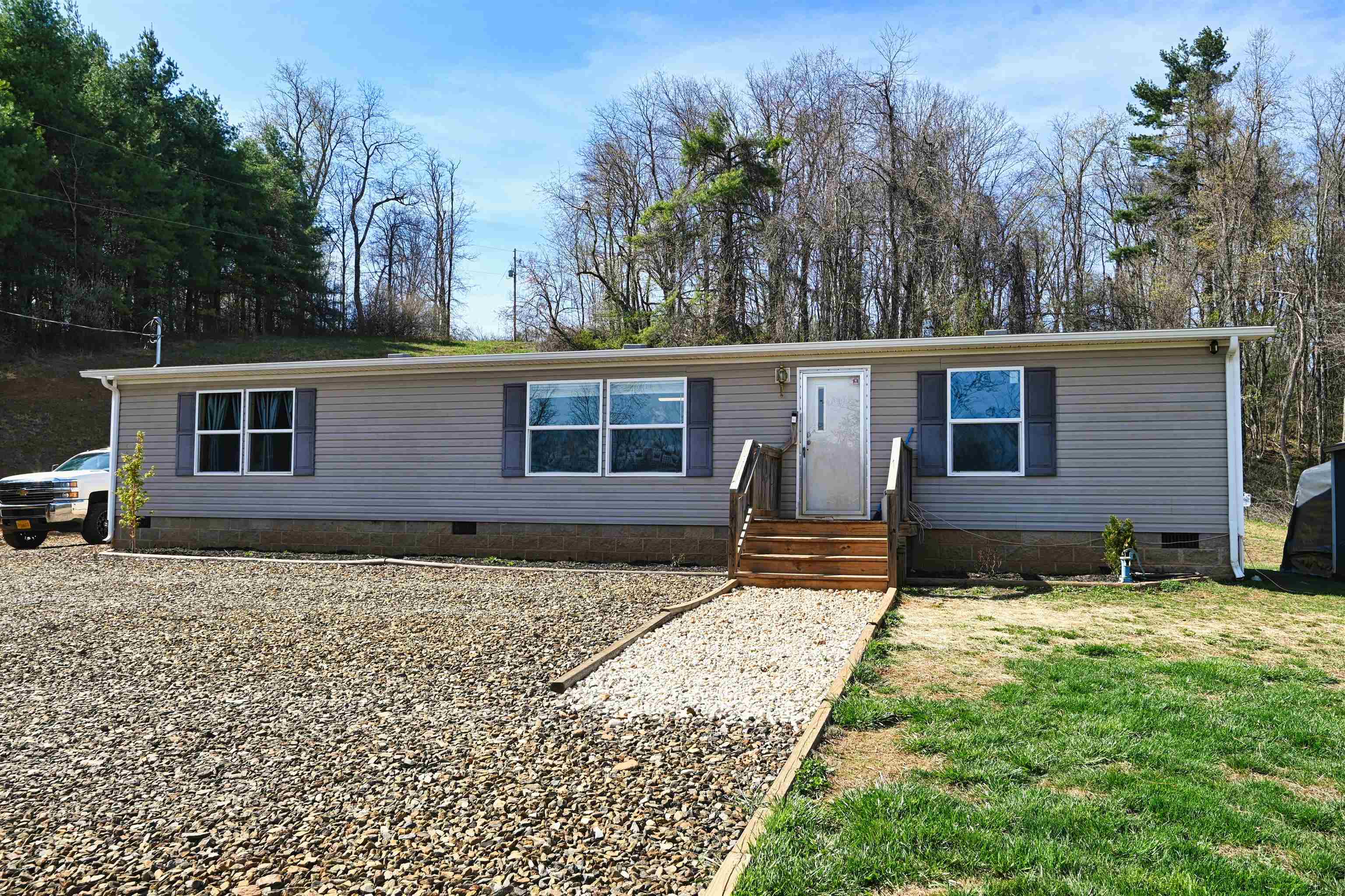 3767 Franklin Pike SE Floyd VA 24091