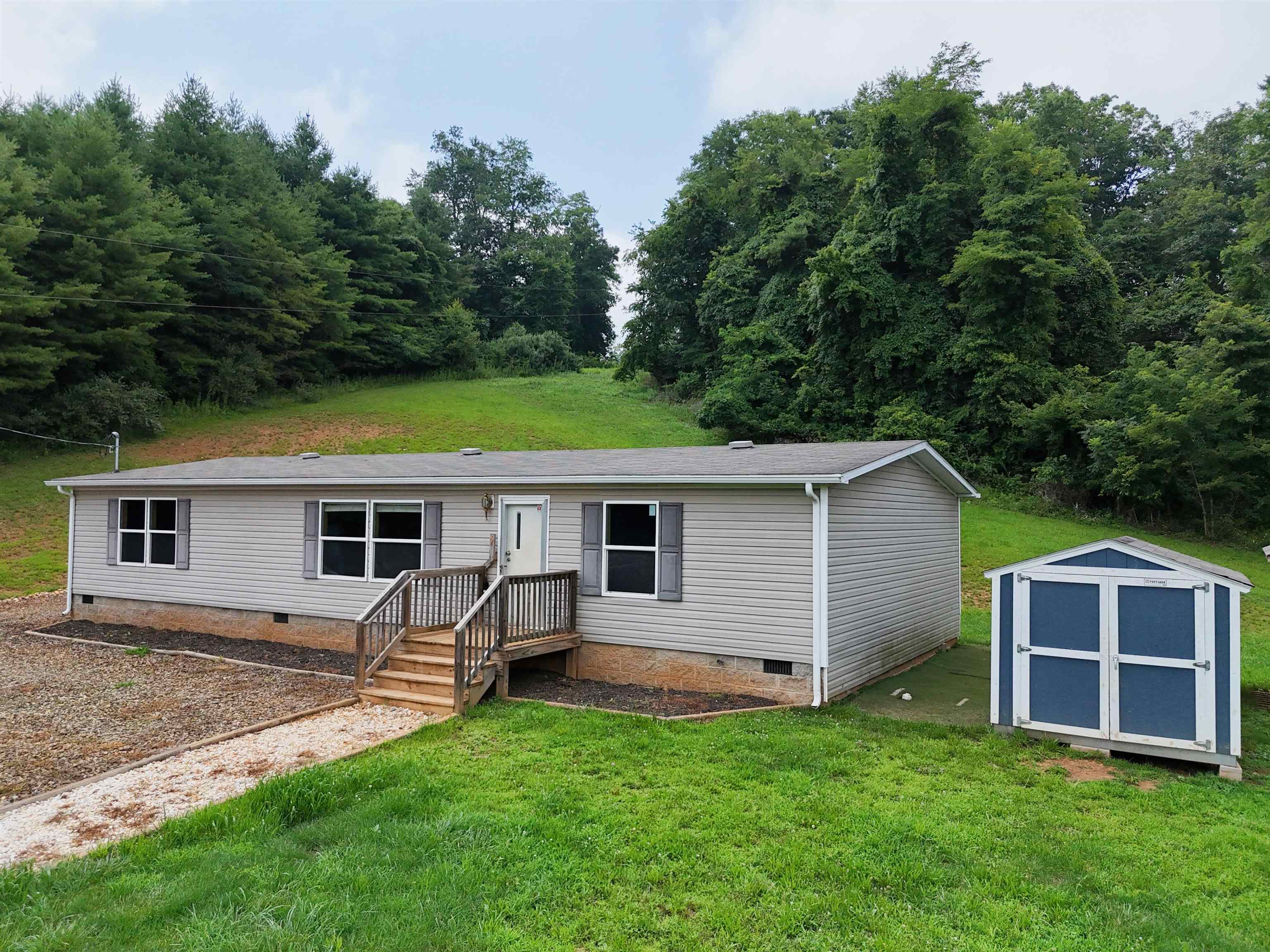 3767 Franklin Pike SE Floyd VA 24091