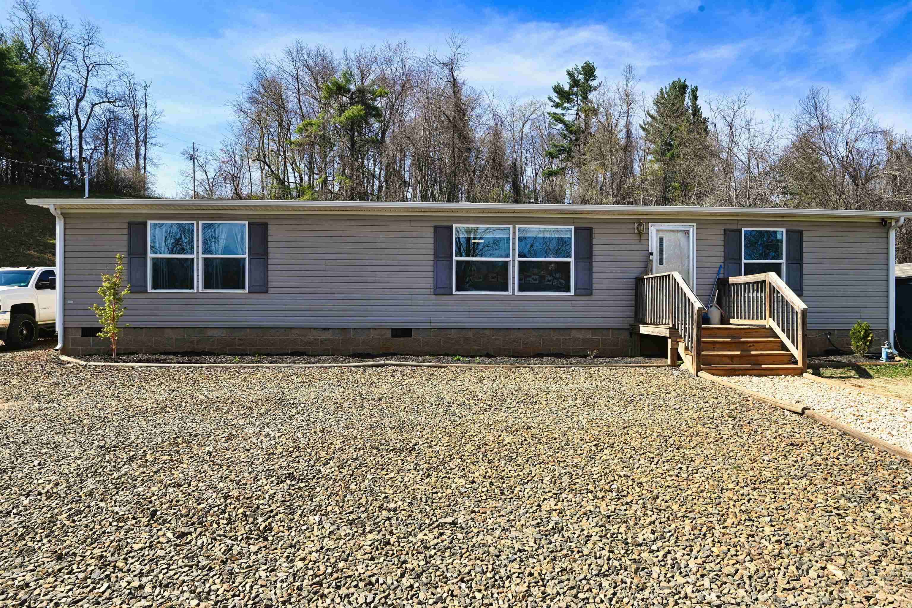 3767 Franklin Pike SE Floyd VA 24091