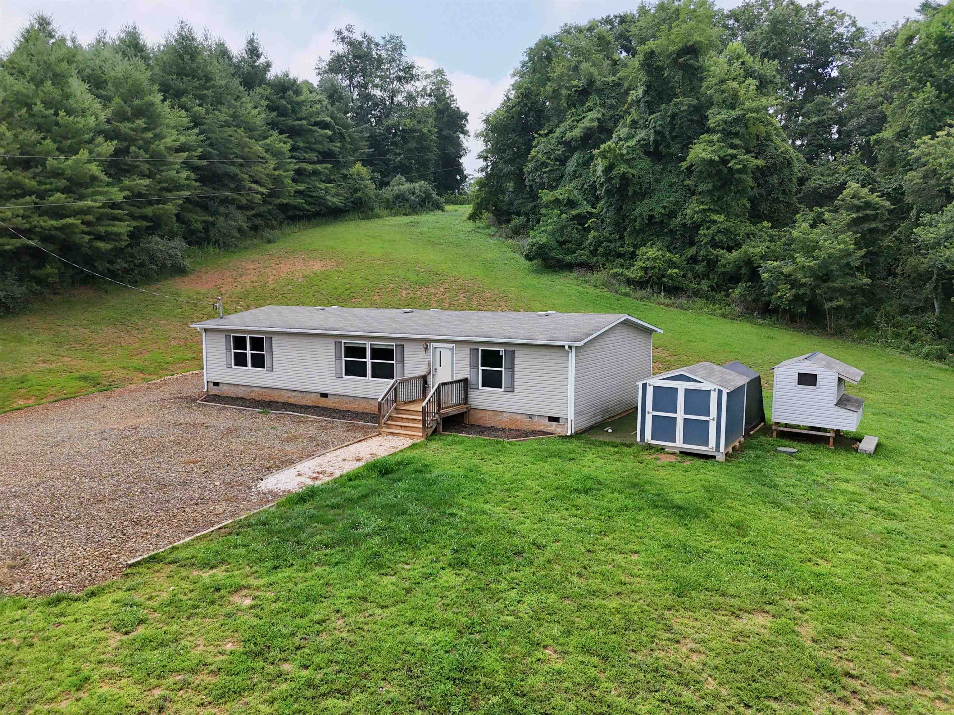 3767 Franklin Pike SE Floyd VA 24091