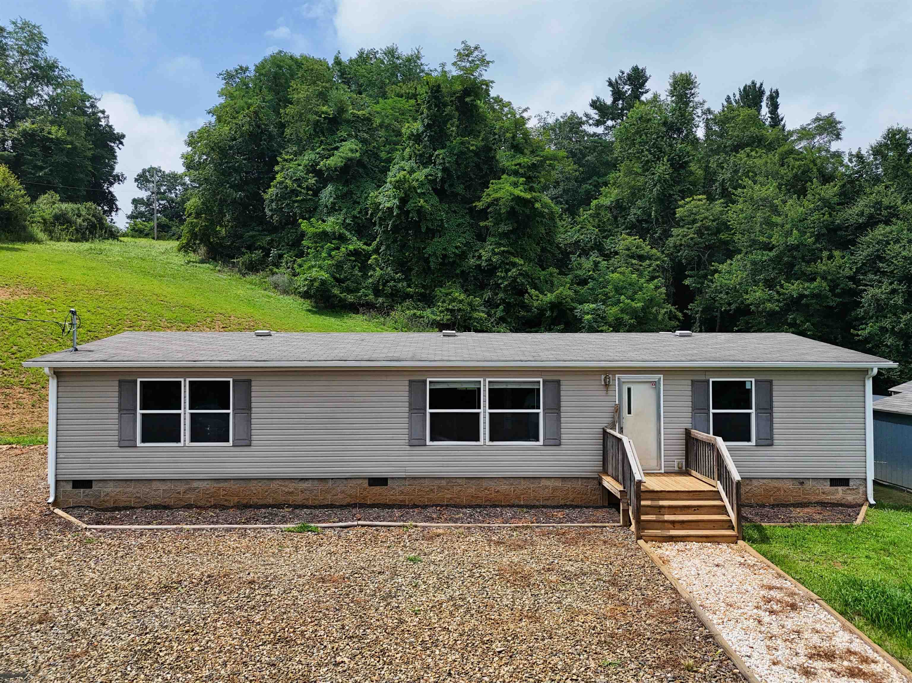 3767 Franklin Pike SE Floyd VA 24091