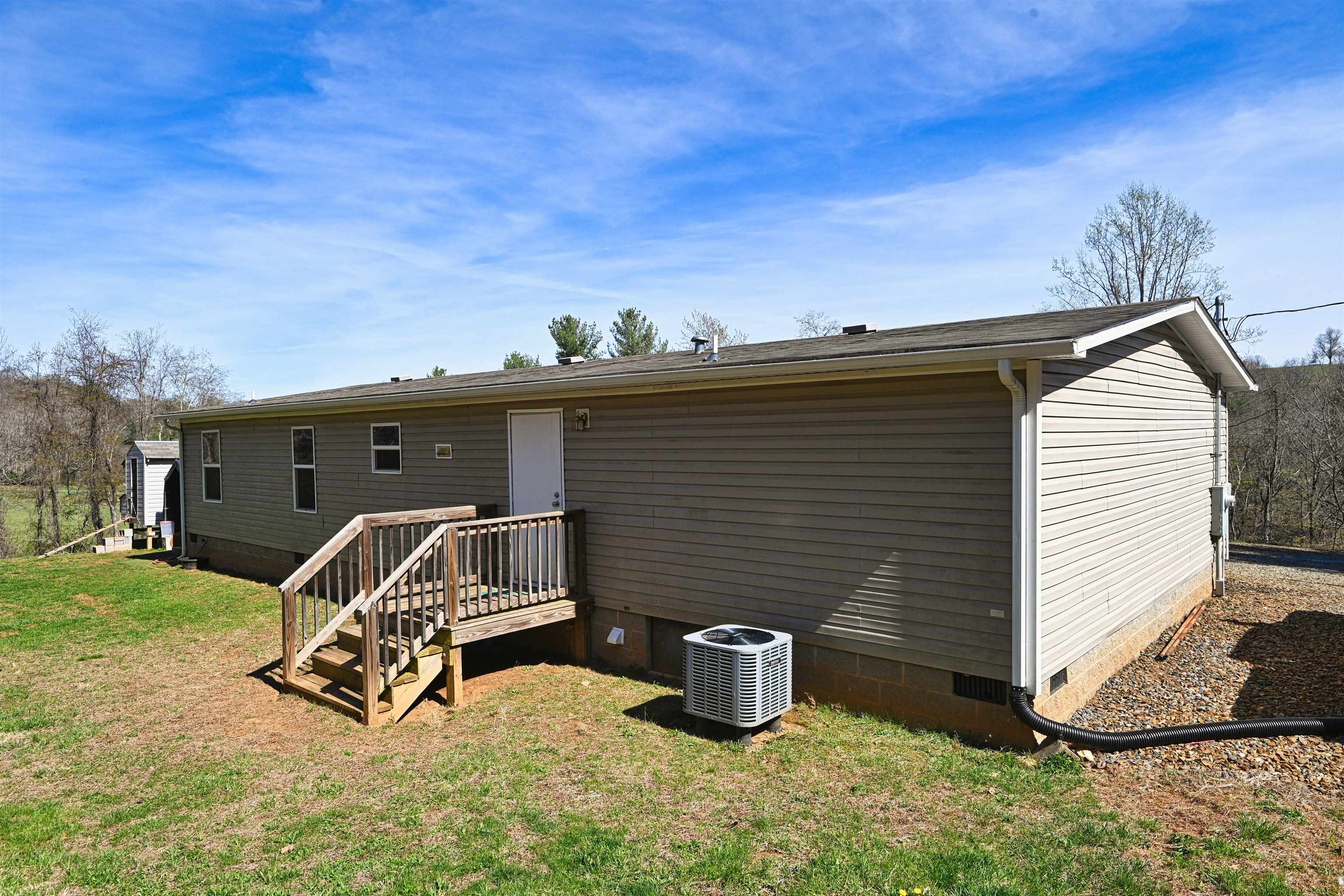 3767 Franklin Pike SE Floyd VA 24091