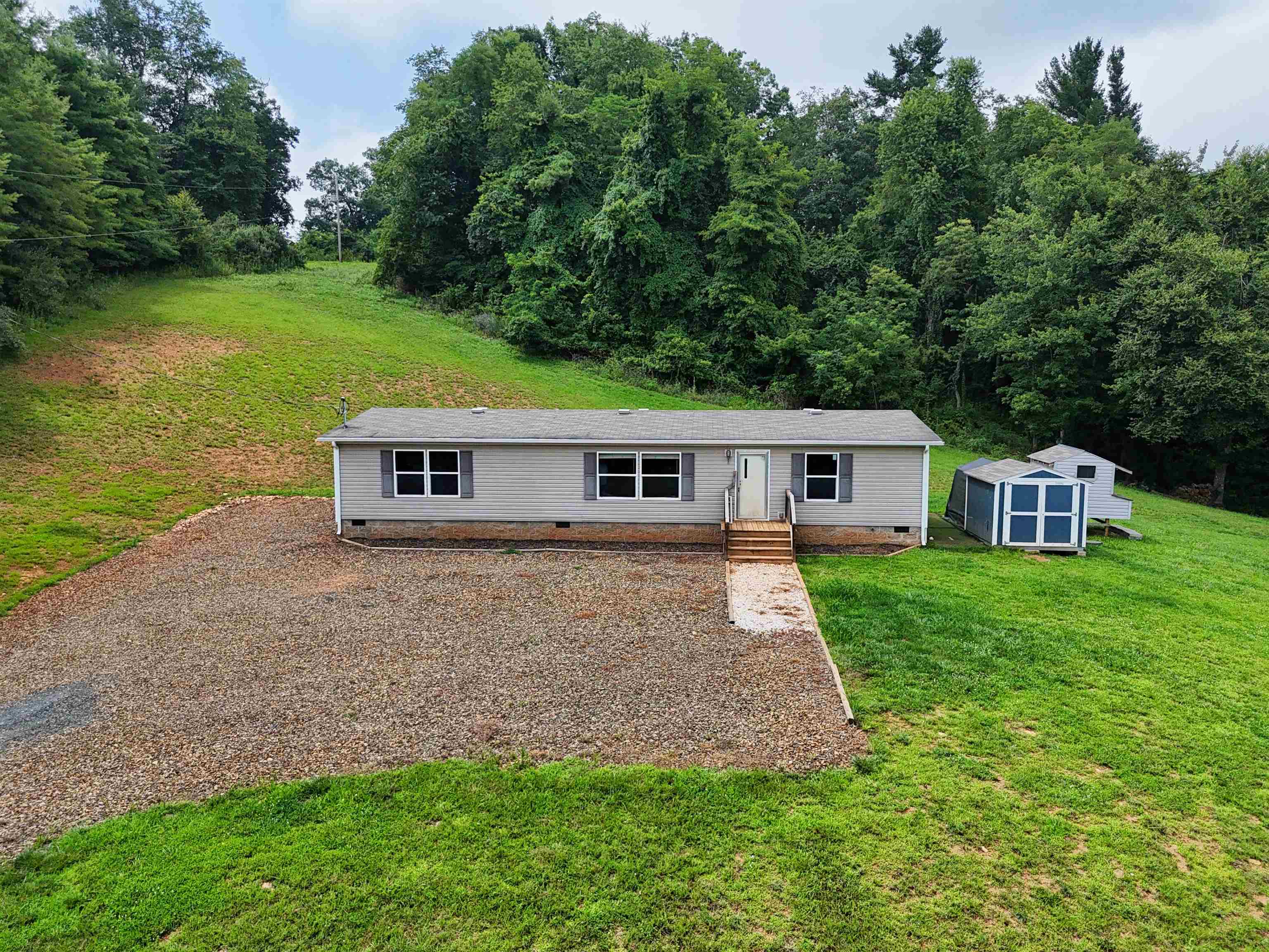 3767 Franklin Pike SE Floyd VA 24091
