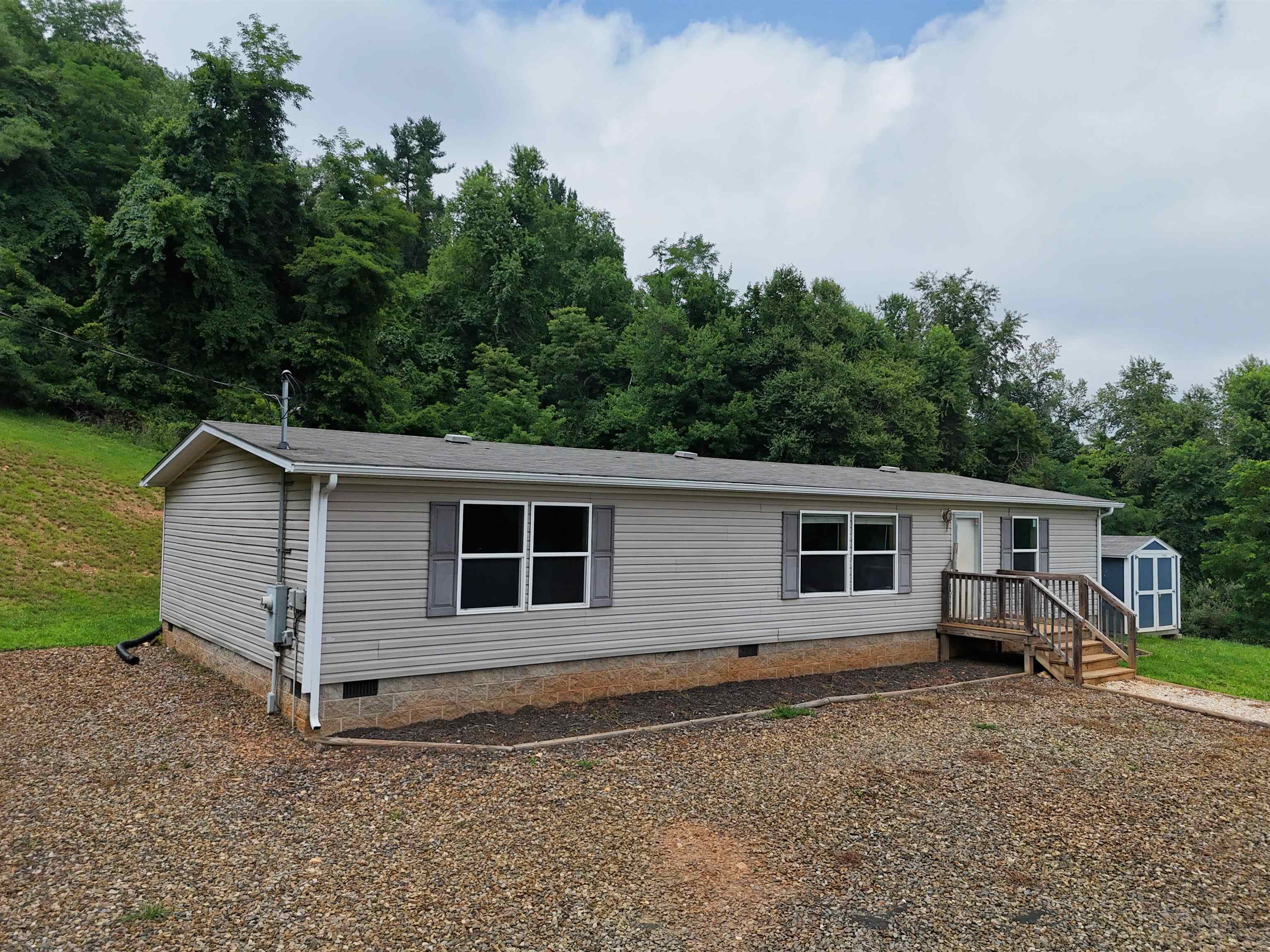 3767 Franklin Pike SE Floyd VA 24091