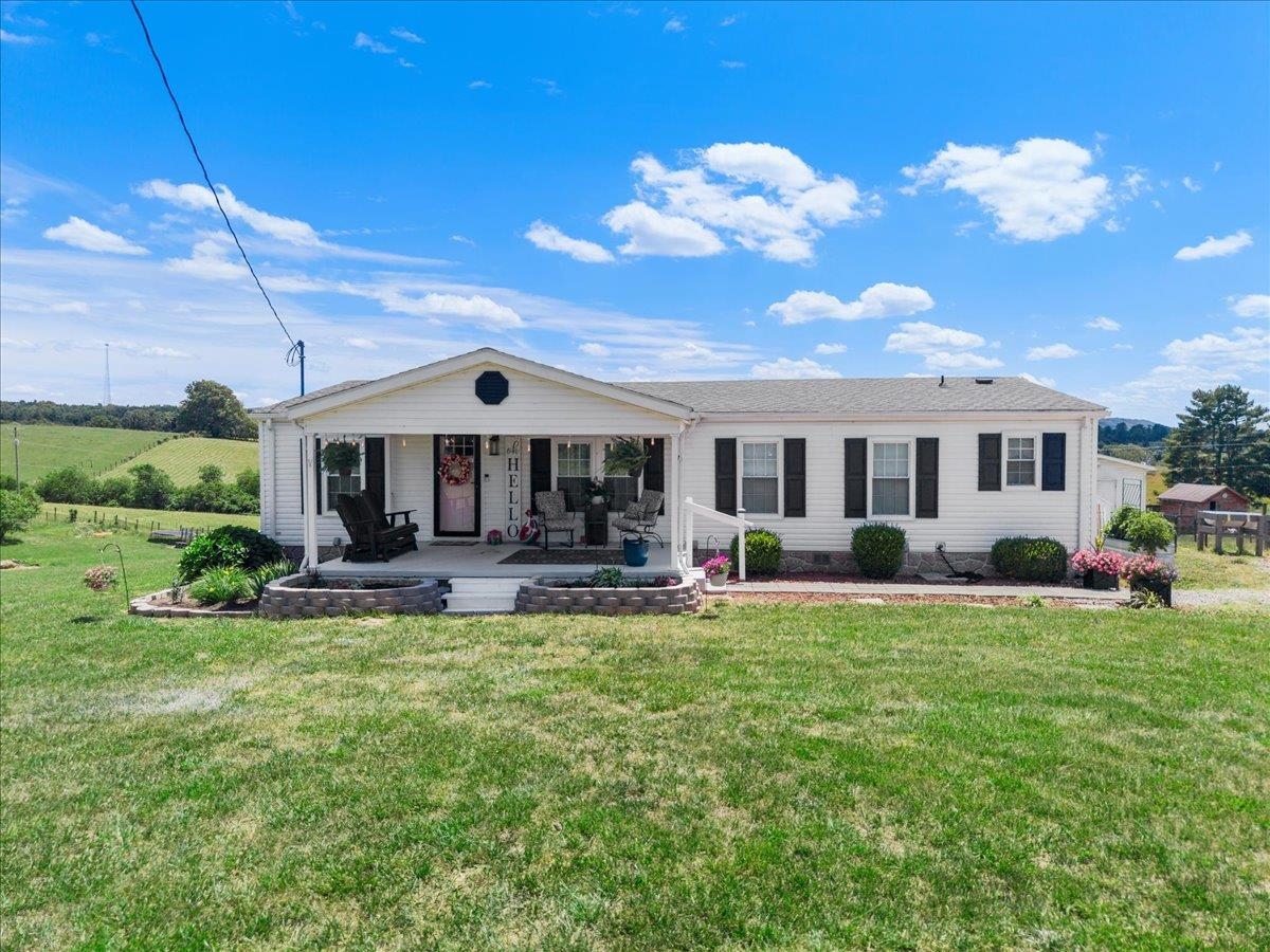 786 Huffville Road NE Pilot VA 24138