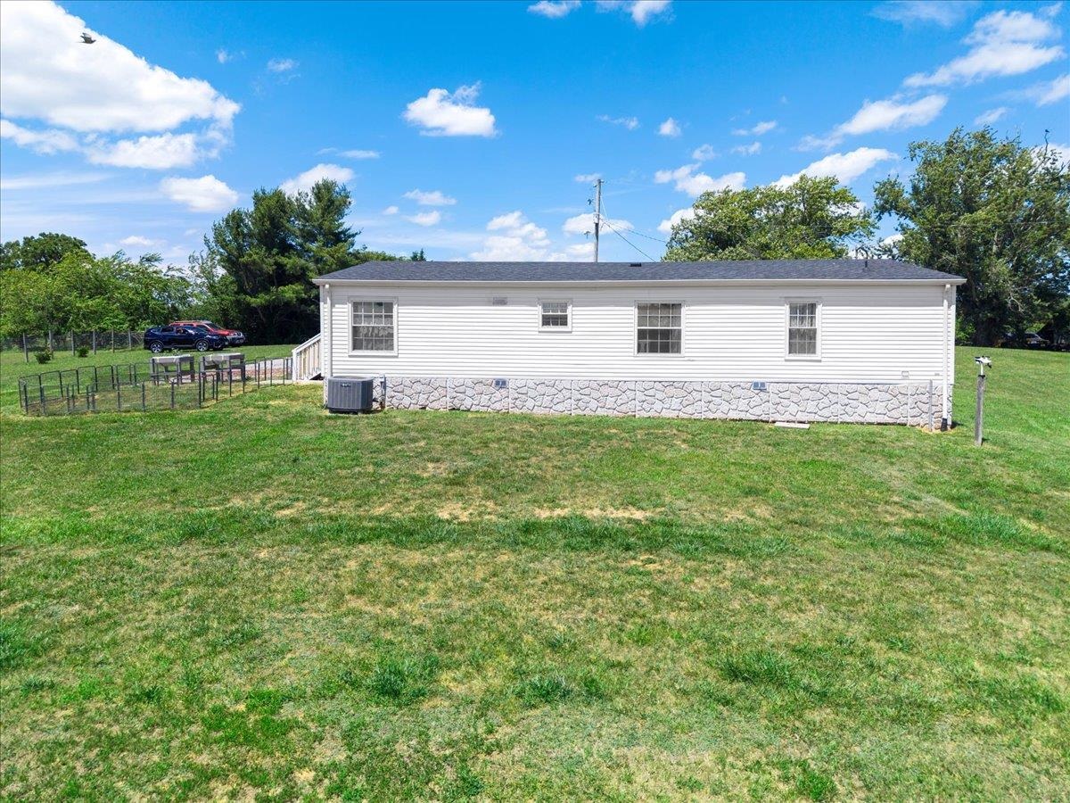 786 Huffville Road NE Pilot VA 24138