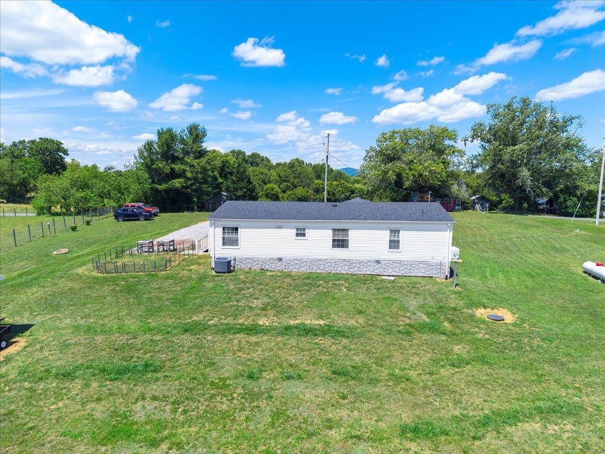 786 Huffville Road NE Pilot VA 24138