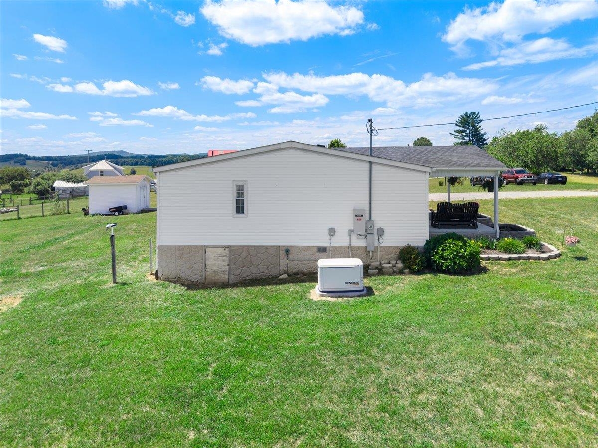 786 Huffville Road NE Pilot VA 24138