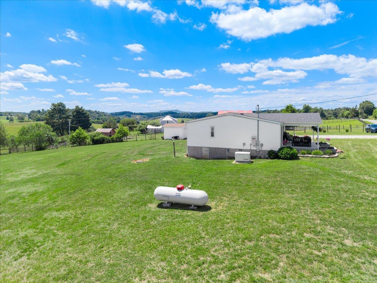 786 Huffville Road NE Pilot VA 24138