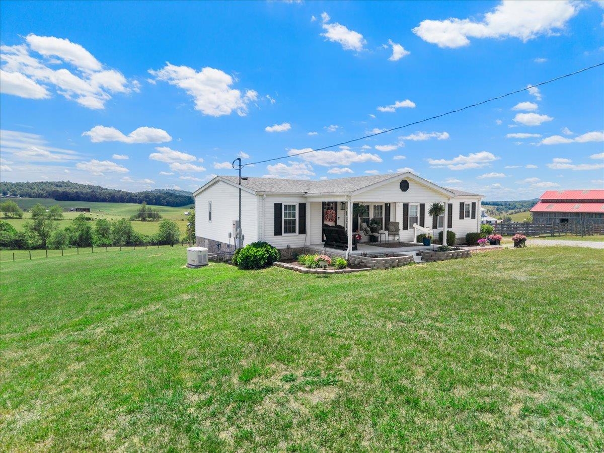 786 Huffville Road NE Pilot VA 24138