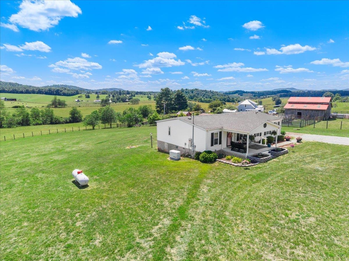 786 Huffville Road NE Pilot VA 24138