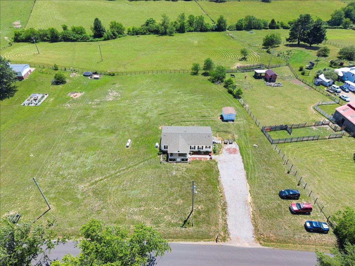 786 Huffville Road NE Pilot VA 24138