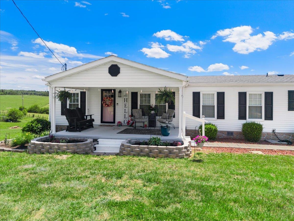 786 Huffville Road NE Pilot VA 24138