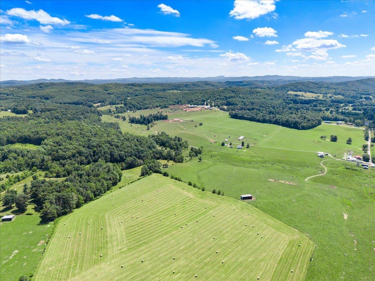 786 Huffville Road NE Pilot VA 24138