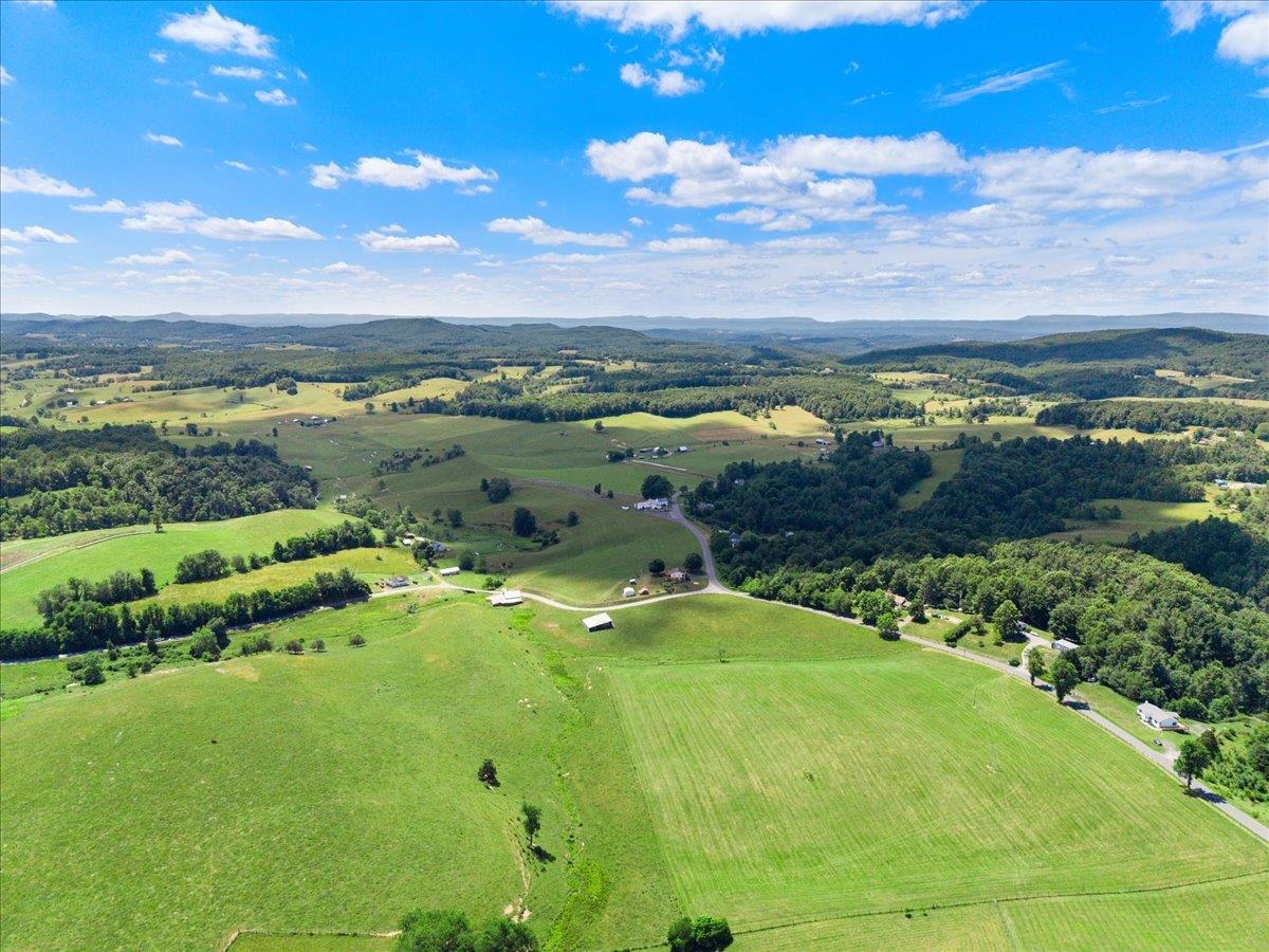 786 Huffville Road NE Pilot VA 24138