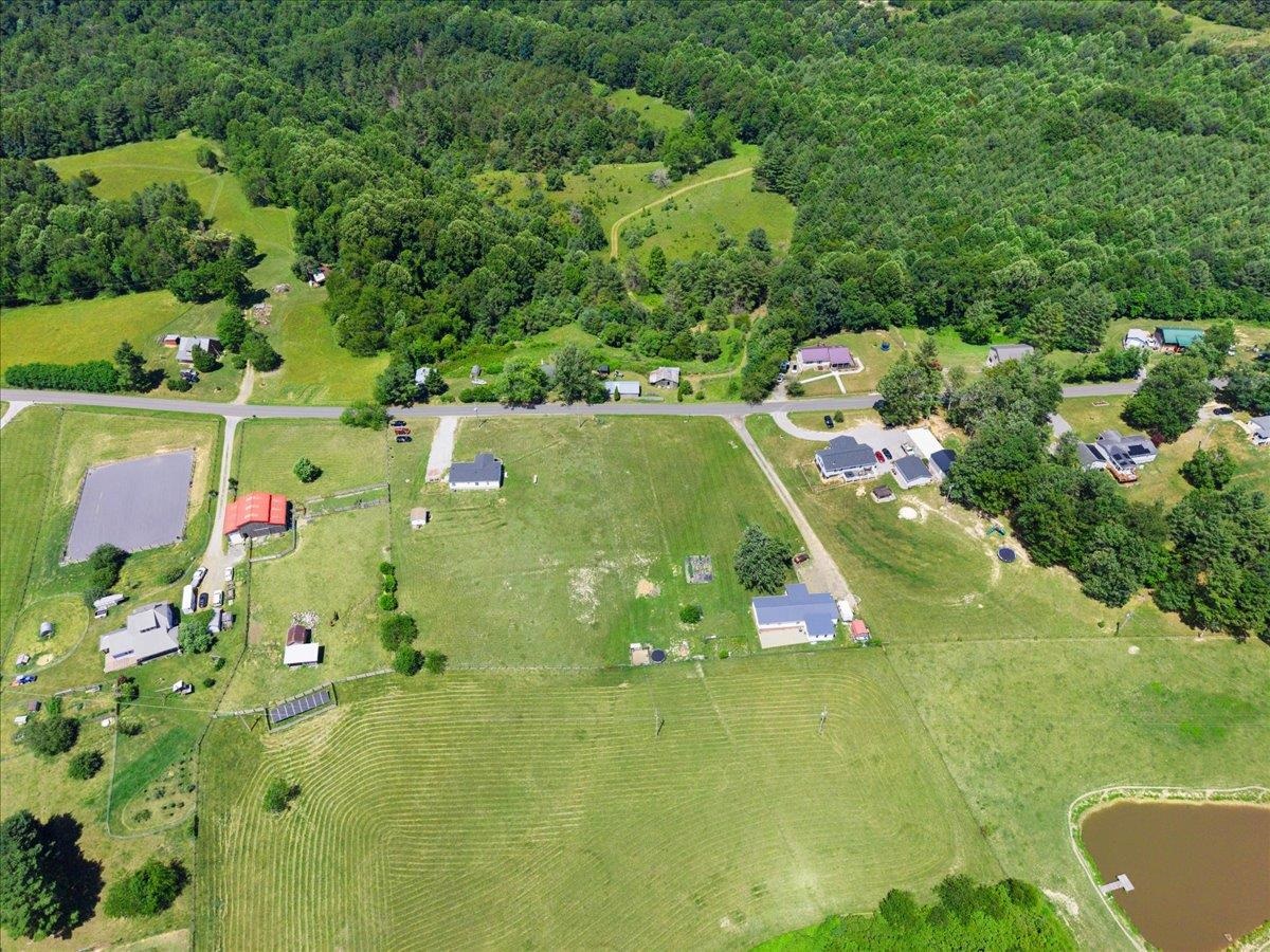 786 Huffville Road NE Pilot VA 24138