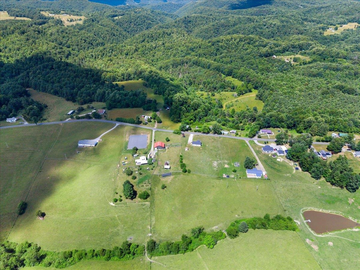 786 Huffville Road NE Pilot VA 24138