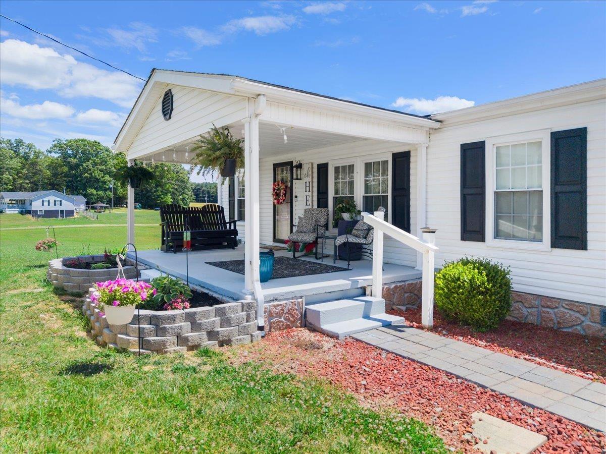 786 Huffville Road NE Pilot VA 24138