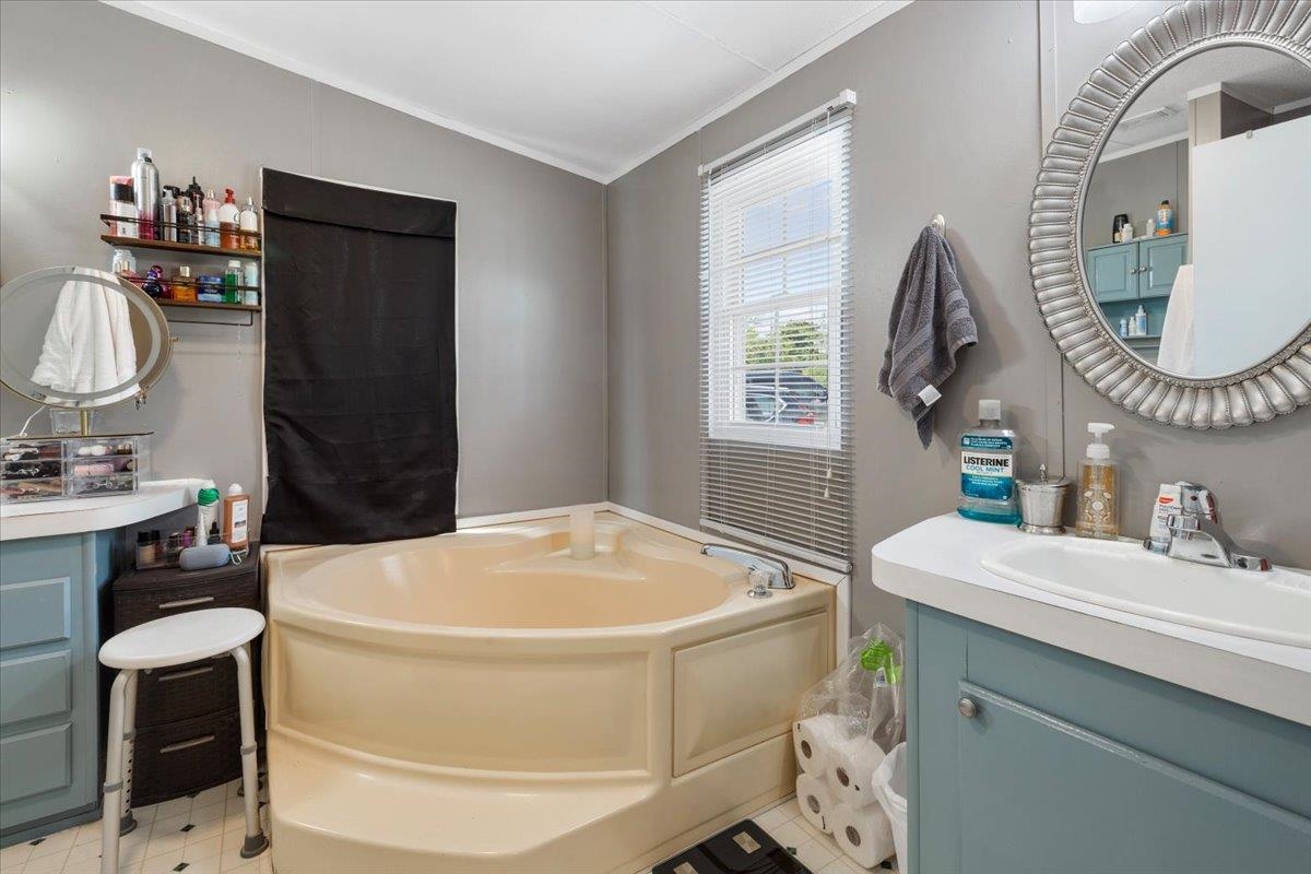786 Huffville Road NE Pilot VA 24138