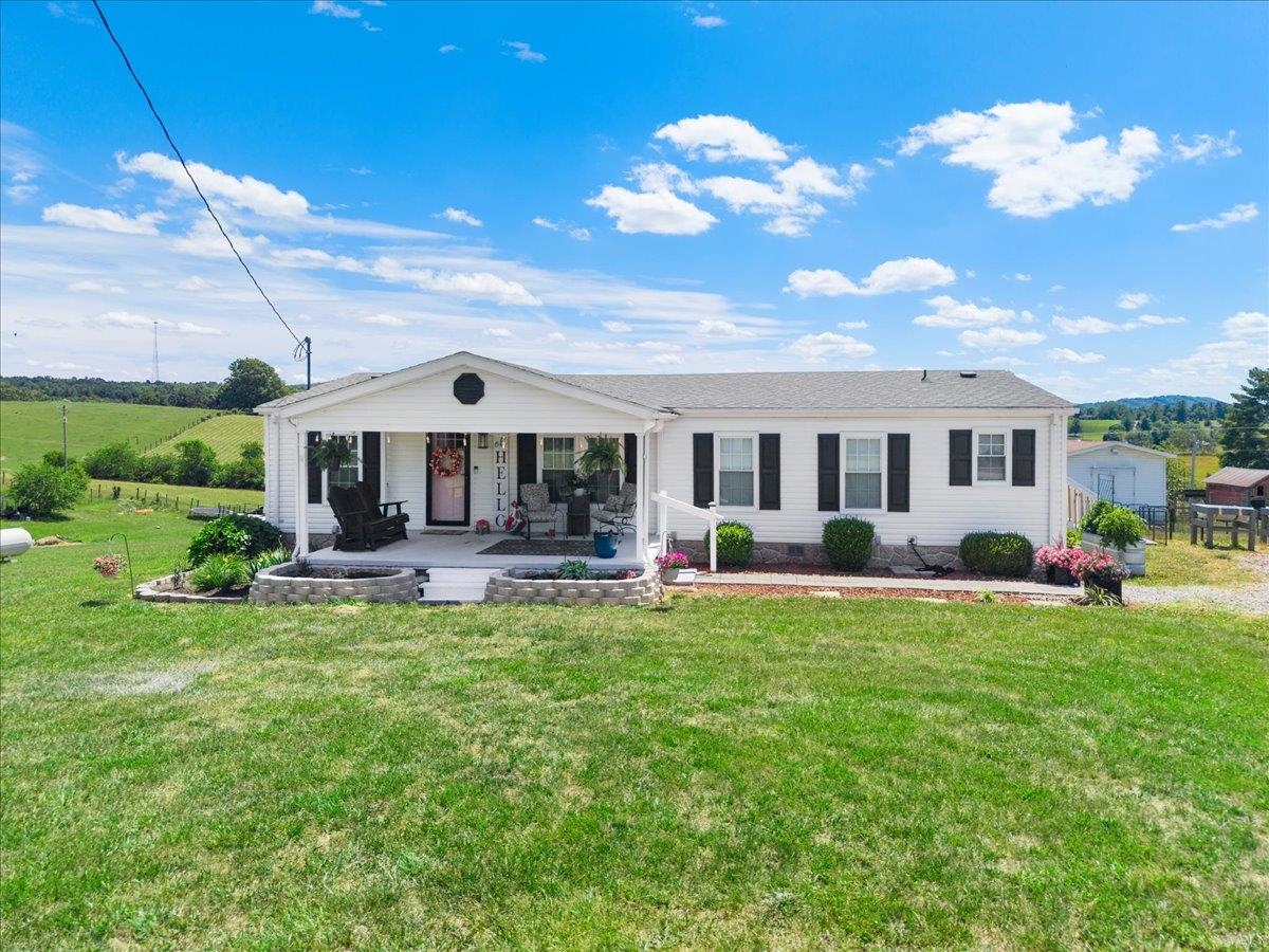 786 Huffville Road NE Pilot VA 24138