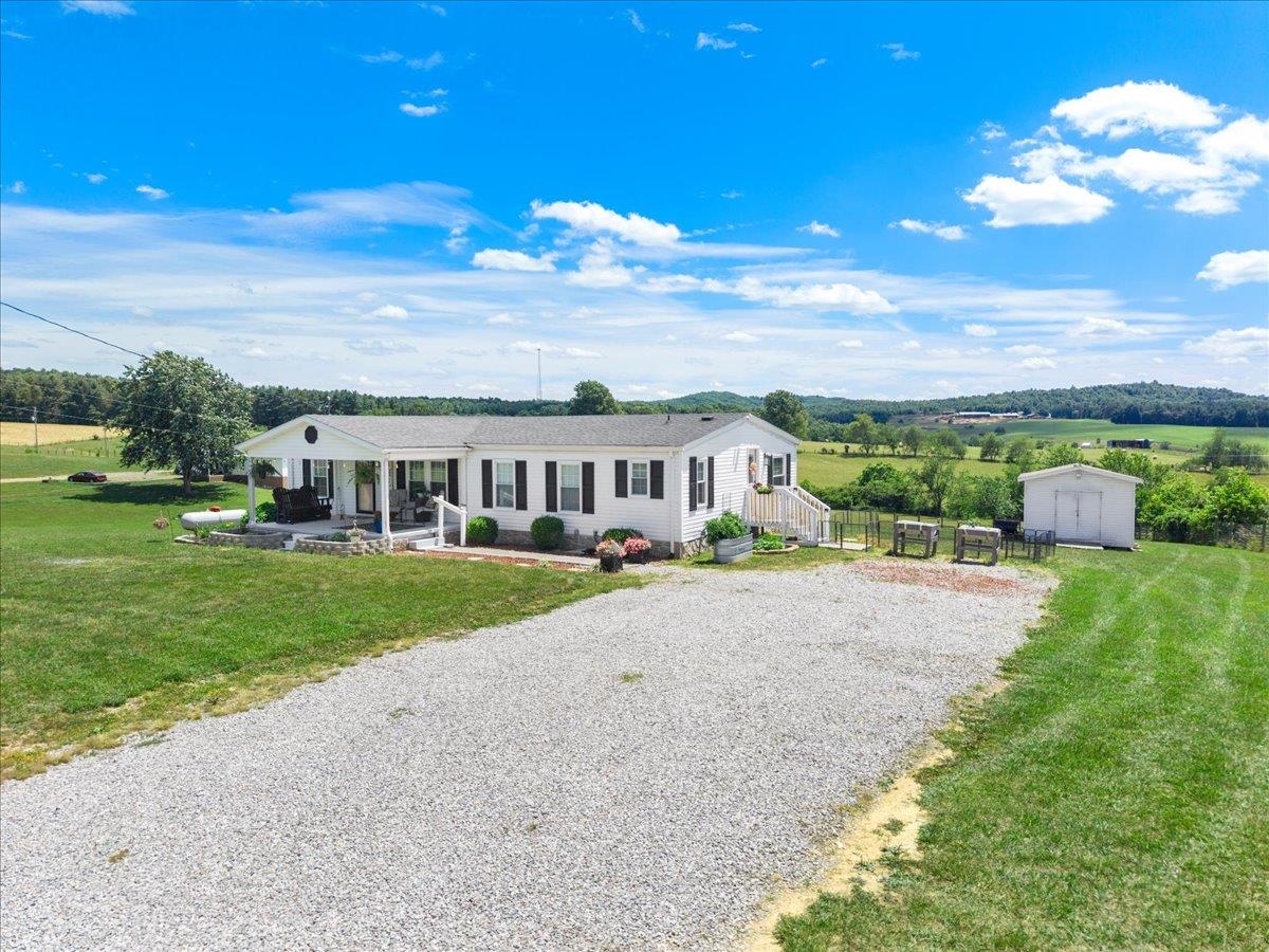786 Huffville Road NE Pilot VA 24138