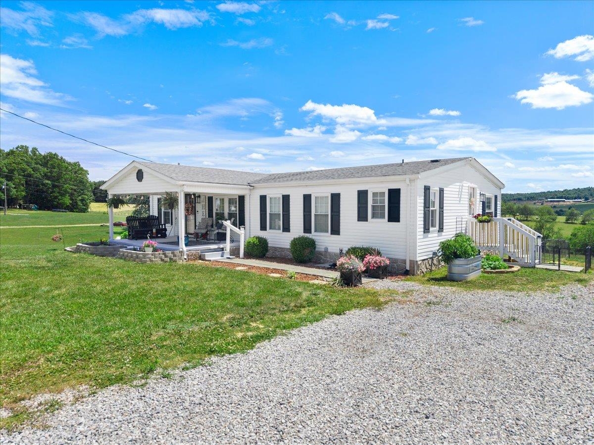 786 Huffville Road NE Pilot VA 24138