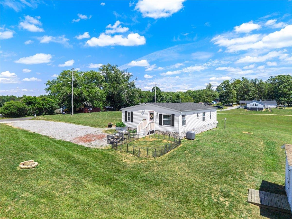 786 Huffville Road NE Pilot VA 24138