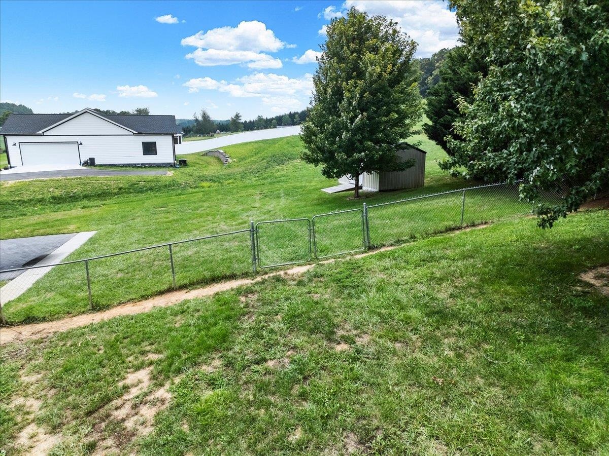 7825 Little River Dam Road Radford VA 24141