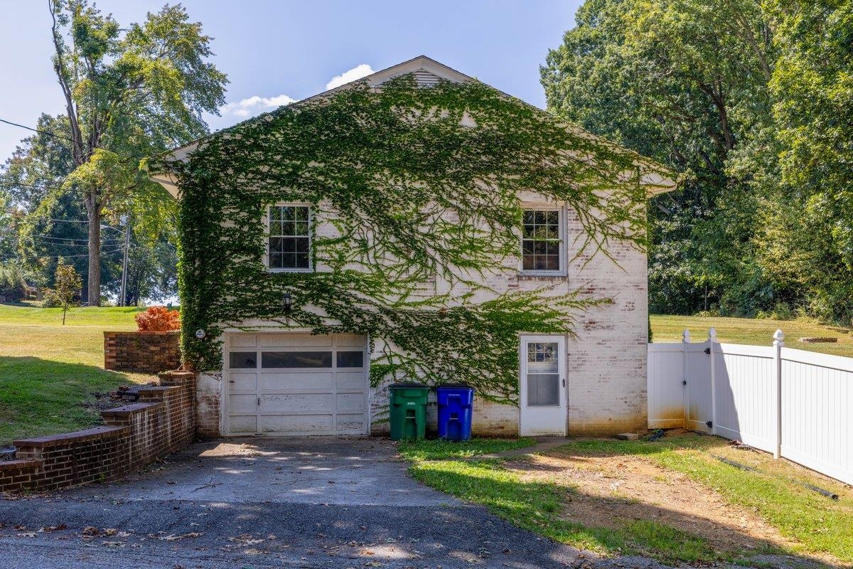 905 Oak Drive Christiansburg VA 24073