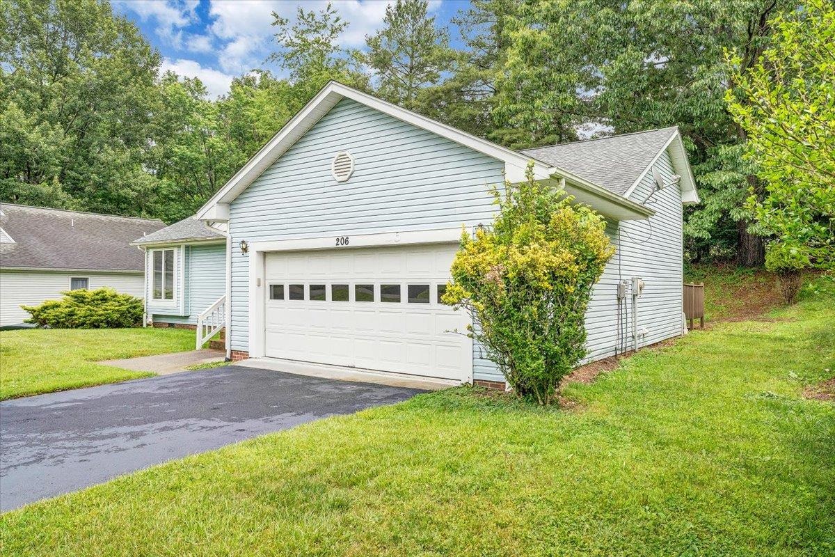 206 Sheppard Avenue Radford VA 24141